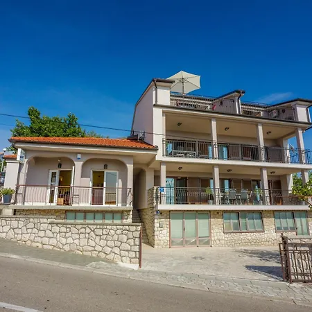 With A Parking Space - 22283 Apartman