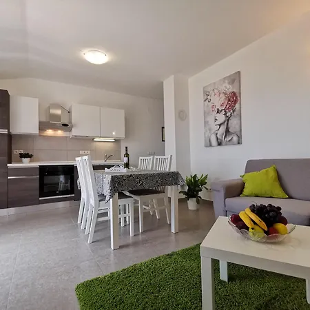With Parking Space - 22283 Apartmán Crikvenica