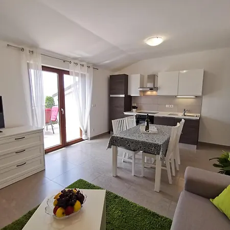 Apartman With A Parking Space - 22283 Crikvenica
