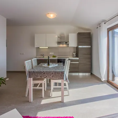 With A Parking Space - 22283 Apartman