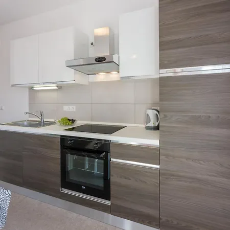 With Parking Space - 22283 Crikvenica